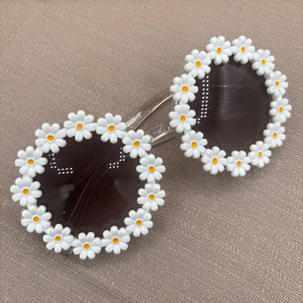 Circus by Sam Edelman White Daisy Floral Round Sunglasses Clear HHCC1008-R - Picture 5 of 11